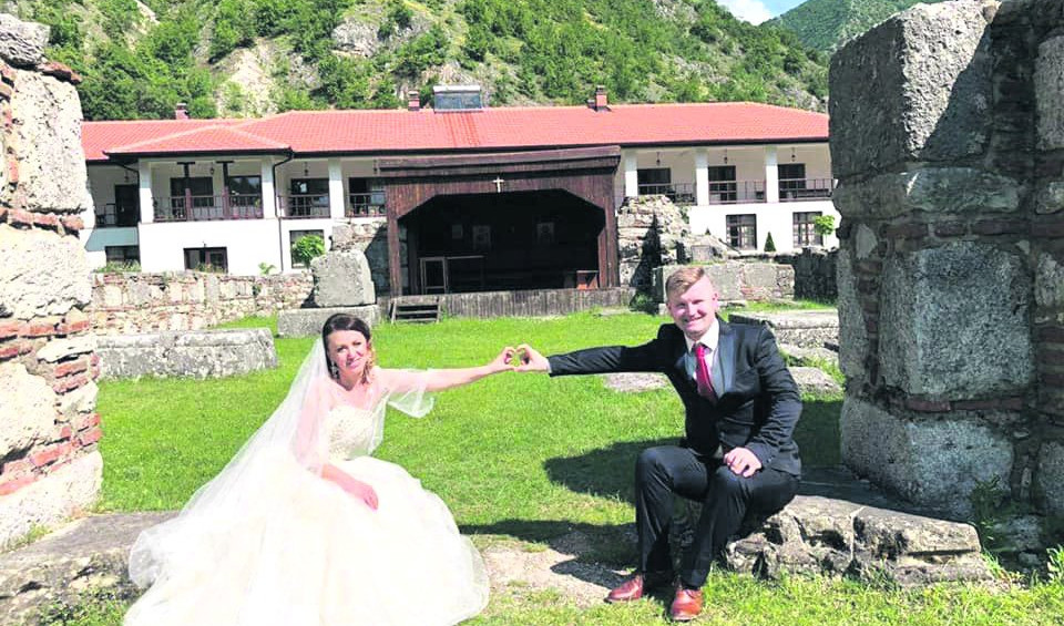 PAR IZ BEOGRADA POKAZAO ZAŠTO SRBIMA NIKAD NIKO NEĆE OTETI KOSOVO! Čeda i Slađa pravili prvu srpsku svadbu u Prizrenu od 1999!