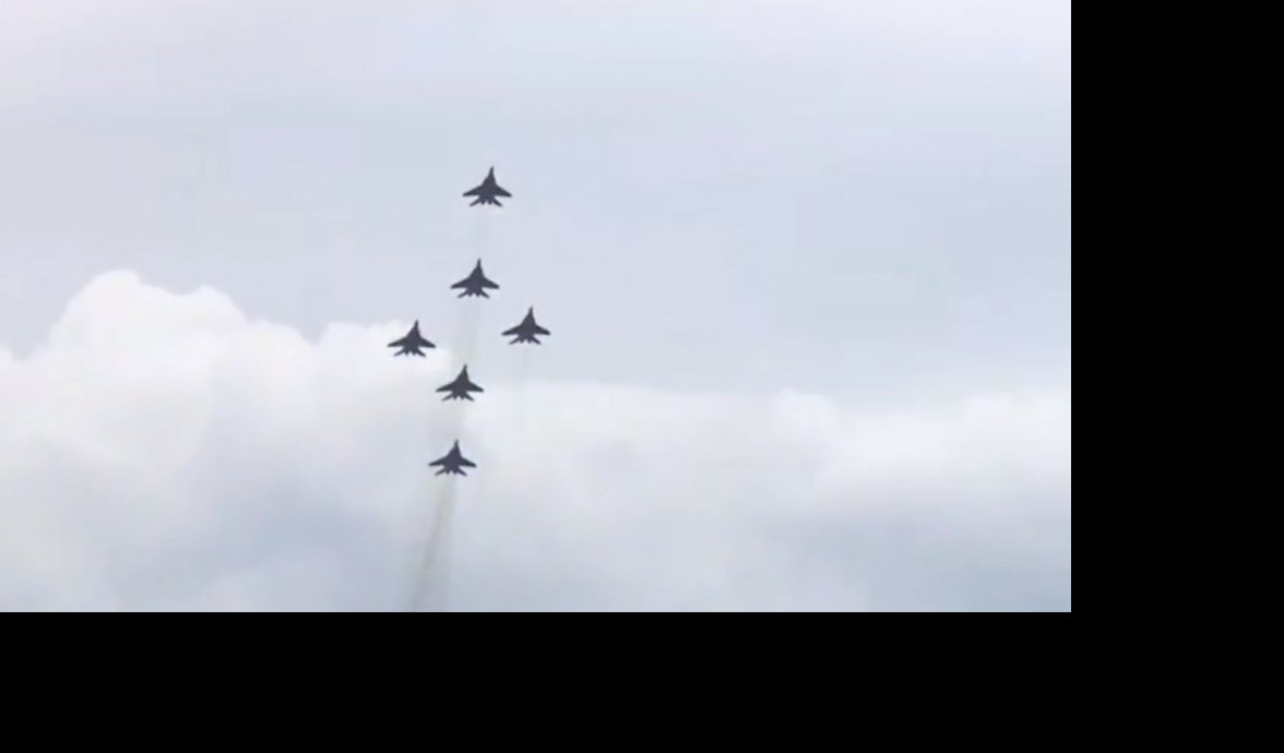 (VIDEO) RUSKI PILOTI DRŽE ČAS! Pogledajte SPEKTAKULARNI AVIO-ŠOU na najprestižnijem vojnom forumu u Rusiji!
