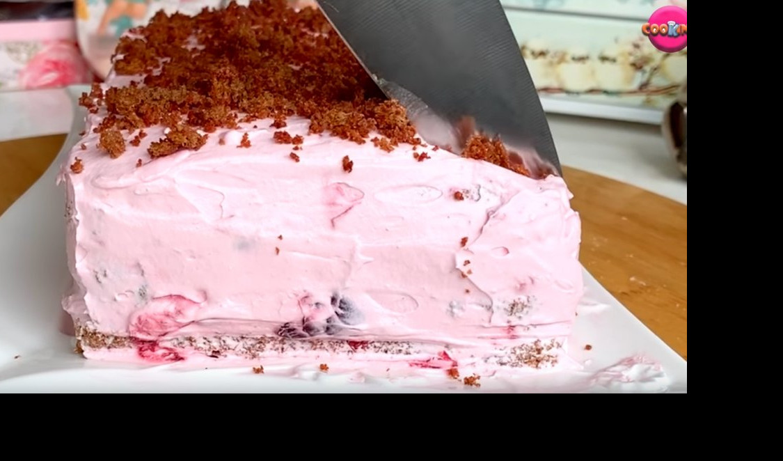 (VIDEO) SLATKO-KISELA TORTA SA VIŠNJAMA! Kremasti desert koji će vas očarati