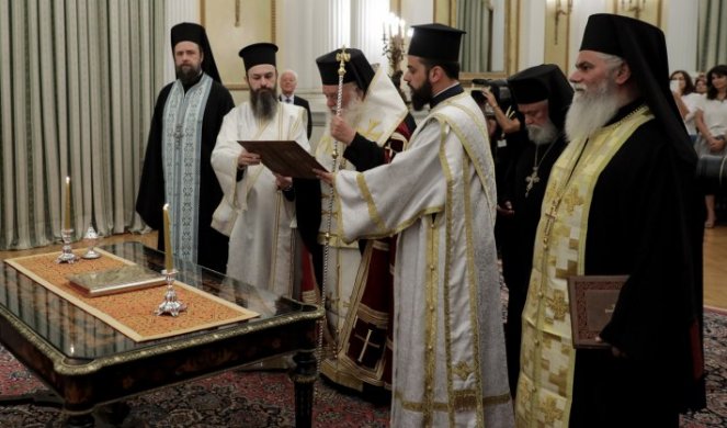 GRČKI SVEŠTENICI OSTAJU NA BUDŽETU! Micotakis poništio Ciprasovu odluku o ukidanju državnih primanja crkvenim licima!