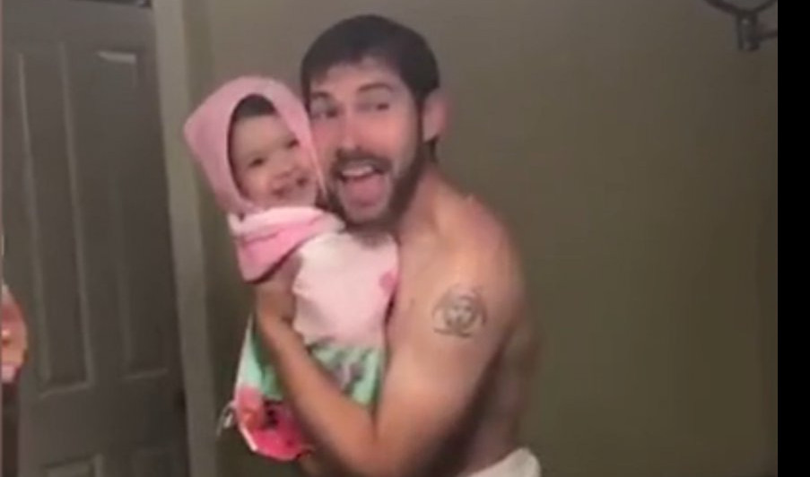 (VIDEO) KO TO TAMO PEVA? Dirljiv trenutak tate i ćerke!