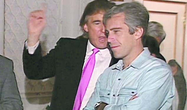 (FOTO) TRAMP U AKCIJI SA PEDOFILOM! Objavljeni snimci raskalašne žurke sa Floride iz 1992. godine na kojoj je američki predsednik bio sa uhapšenim milijarderom Epstajnom!