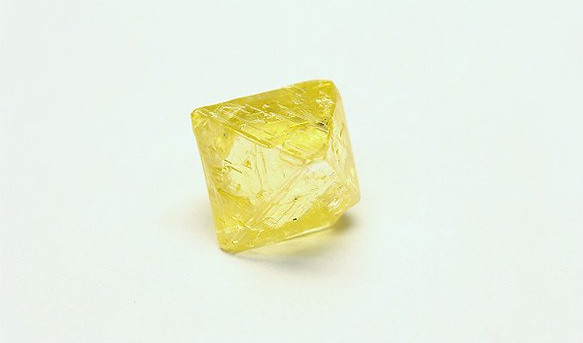 (FOTO) OVO JE ŽUTI DIJAMANT! Jedistveni dragulj otkriven u Rusiji