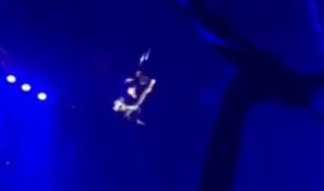 (VIDEO) JEDVA IZVUKLA ŽIVU GLAVU! Pala sa 11 metara visine u cirkusu, I PREŽIVELA