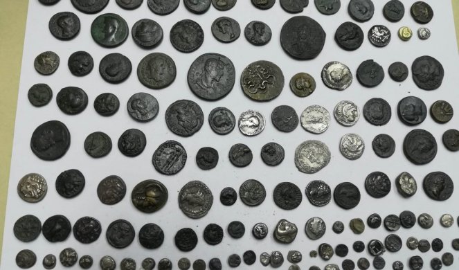 POLICIJSKA AKCIJA NA GRADINI! KRIJUMČARILI numizmatiku vrednu 300.000 EVRA