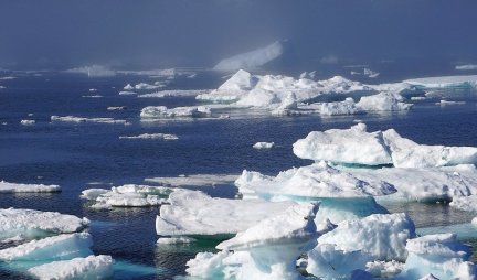 DRAMATIČNO NA GRENLANDU Led se sve više topi, količina nastale vode bila bi dovoljna da PREKRIJE CELU DRŽAVU U VISINI OD 5 CENTIMETARA