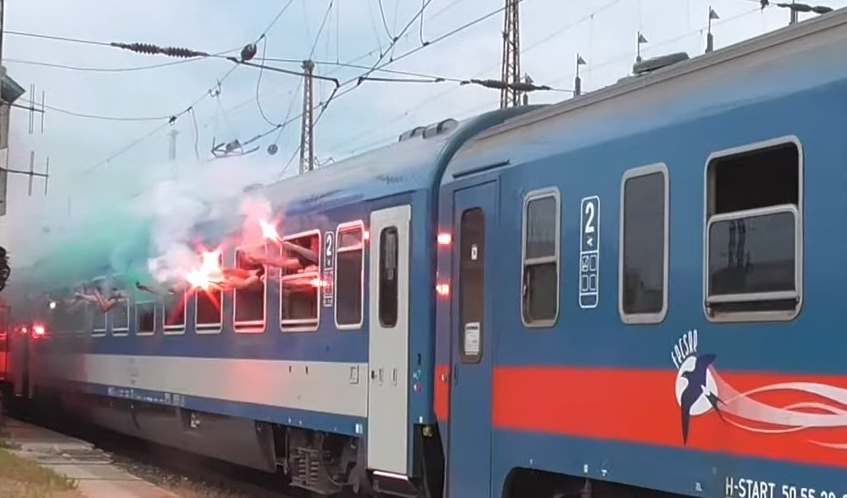(VIDEO) SVI OBUČENI U CRNO! Mađari seju strah u Zagrebu, "Zelena čudovišta" "zapalila" voz!