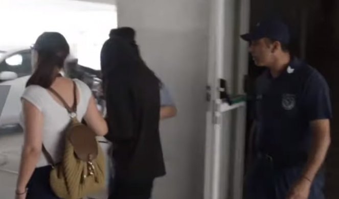 (VIDEO) SMESTILA JOJ POLICIJA?! Devojka uhapšena zbog lažne optužbe za grupno silovanje SADA KRIVI DETEKTIVE SA KIPRA