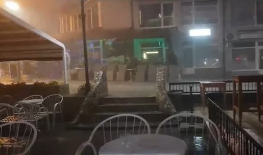 (FOTO/VIDEO) NEVREME OSTAVILO PUSTOŠ U CENTRU GRADA! Olujni vetar, kiša i grad pogodili Goražde!
