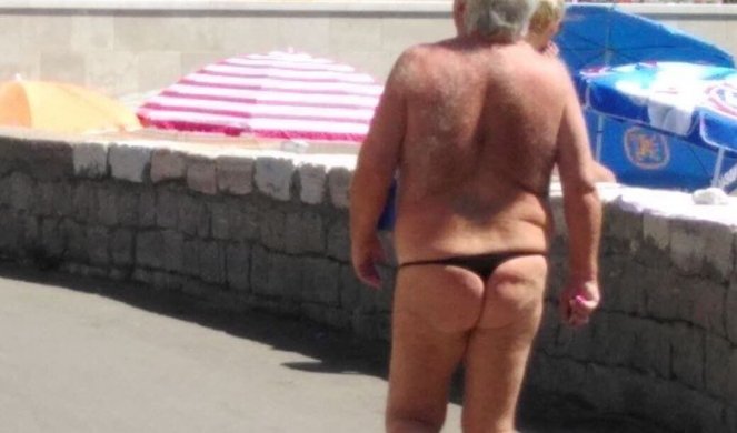 (FOTO) ON BEZ TANGI NE IZLAZI IZ KUĆE! Stariji muškarac šeta po primorju u "čudnom" kupaćem!