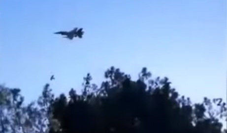 (VIDEO) OBJAVLJEN SNIMAK PADA BELGIJSKOG F16! U niskom letu se zabio u polje kukuruza, pilot se katapultirao, PA ZAKAČIO ZA DALEKOVOD!