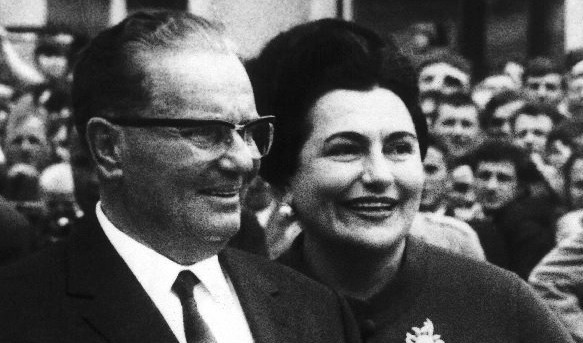 "DRUGARICA JOVANKA JE TEŽAK BOLESNIK!" Kako je komunistički vrh najprljavijim metodama radio na rasturanju Titovog braka!