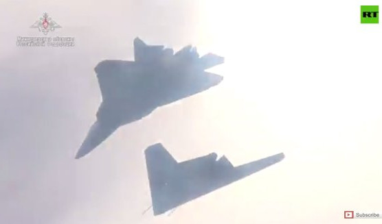 SMRTONOSNI DVOJAC RUSKOG KORMILARA! Lovac pete generacije Su-57 i teški dron "Ohotnik" probijaju sve granice mogućeg! (VIDEO)