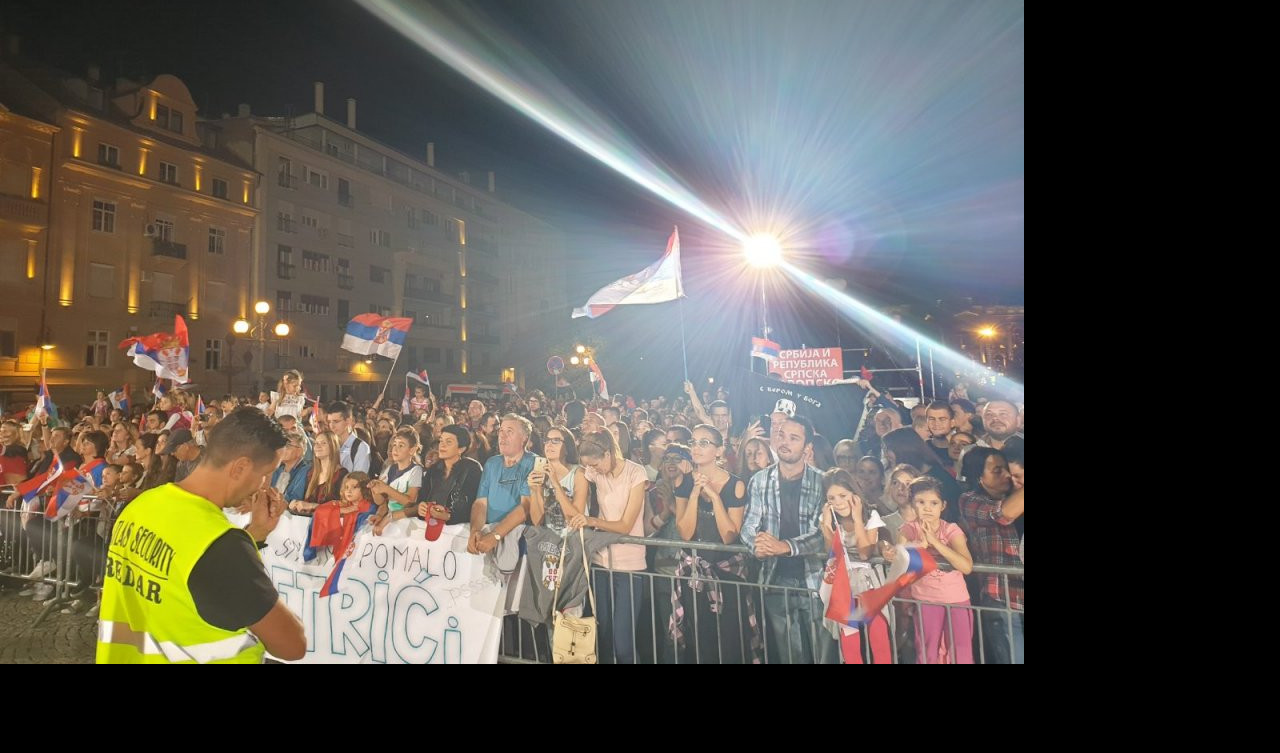 SRBIJA POZDRAVILA SVOJE HEROJE! Zlatni odbojkaši na balkonu Skupštine Beograda (TV IN)