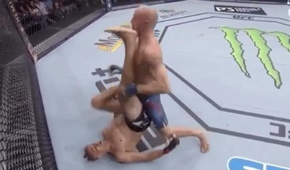 (VIDEO) DEMOLIRANJE U UFC STILU! Pogledajte jedan od NAJSUROVIJIH NOKAUTA!