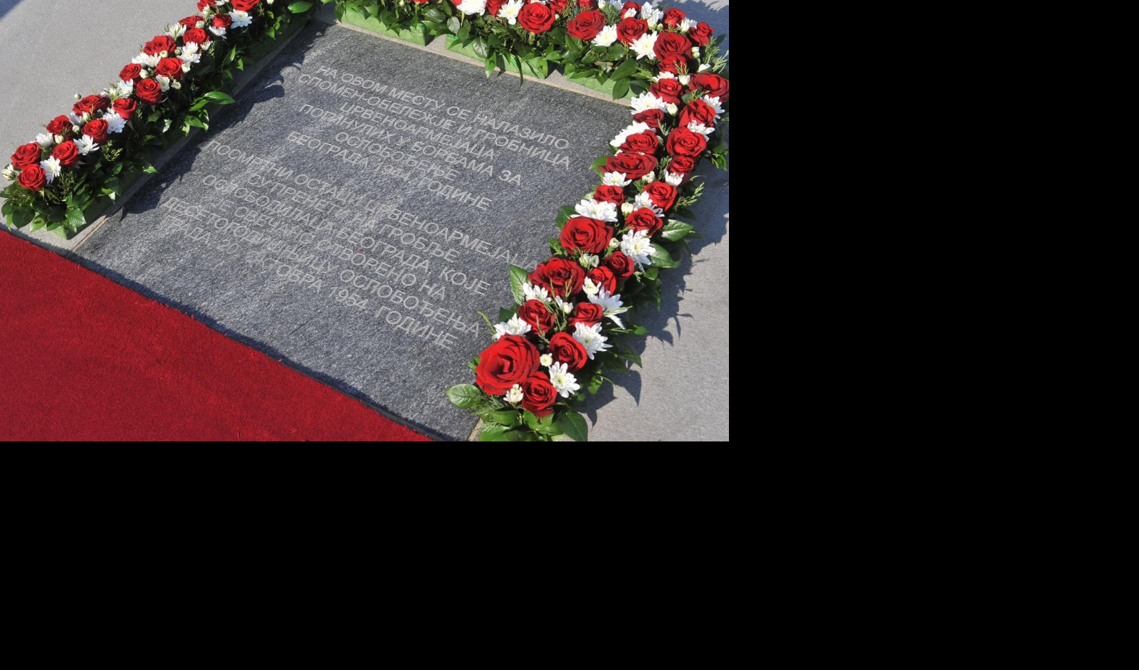 U ČAST JUNACIMA! Otkrivena spomen-ploča crvenoarmejcima na Trgu republike! (FOTO)