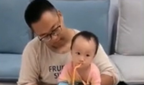 PRONAŠLI SMO REŠENJE! Evo kako nahraniti neposlušno dete! (VIDEO)