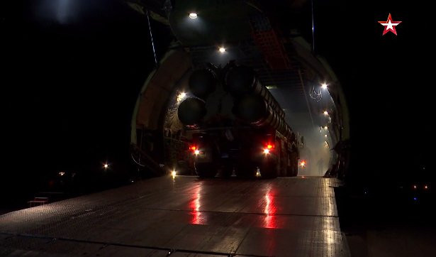 (VIDEO) EKSKLUZIVNI SNIMAK! Evo kako su ruski raketni sistemi "S-400" i "Pancir-S" dopremljeni u Srbiju!