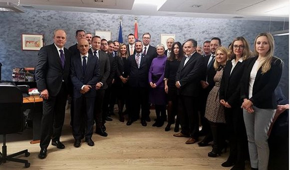 HVALA VAM NA BORBI ZA INTERESE SRBIJE! Vučić se sastao našim diplomatskim predstavnicima u Briselu!
