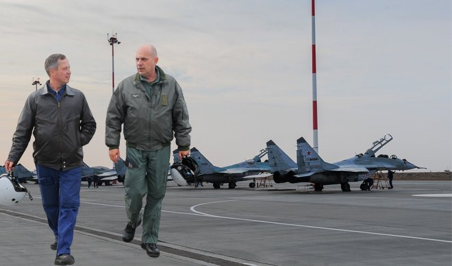 (FOTO/VIDEO) AMERI I NATO ĆE TEK SAD POPI*DETI! Najpre nam je Putin poslalo S-400 i Pancir, a sad su naši piloti Migova 29 otišli u Rusiju da pomognu braći protiv terorista!
