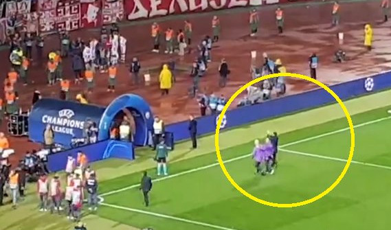 (FOTO) ARGENTINAC SE POKLONIO DELIJAMA! Trener Totenhema oduševio navijače Zvezde nakon utakmice i pokazao kakav je gospodin!