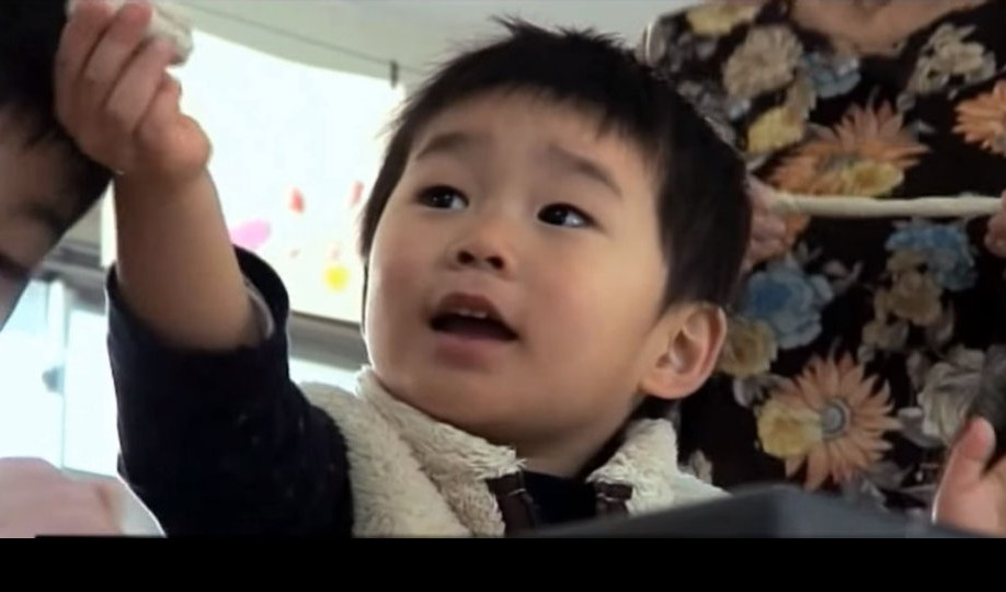 EVO ZAŠTO SU JAPANSKA DECA UVEK POSLUŠNA! Roditelji širom sveta usvajaju njihove METODE VASPITANJA! (VIDEO)