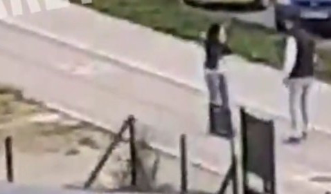 ŠAMARAO DEVOJKU NASRED ULICE! Uhapšen nasilnik iz Novog Sada čiji je snimak zgrozio Srbiju! (VIDEO)
