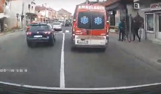 (DRAMATIČAN VIDEO) KAD MINUTI ODLUČUJU! Pogledajte neustrašivu vožnju ambulantnih kola kojim su prevezeni OMAMLJENI RADNICI IZ TRSTENIKA! REKORD ZA ŠOK!