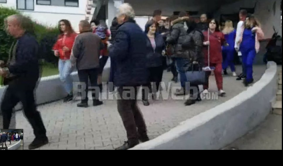 LJUDI IZLETELI NA ULICE, NOVI SNAŽAN ZEMLJOTRES U ALBANIJI! U Draču oštećena bolnica, stigla policija, potpuni kolaps! (VIDEO)