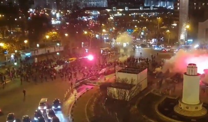 (VIDEO) JEZIVE SCENE U PARIZU! Strašna tuča, Turci skinuli golog navijača PSŽ-a!