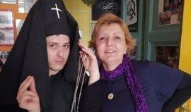 "AKADEMSKA" BRUKA I SRAMOTA! Đilasova i Boškova omiljena govornica s protesta šegači se čak i s crkvom!