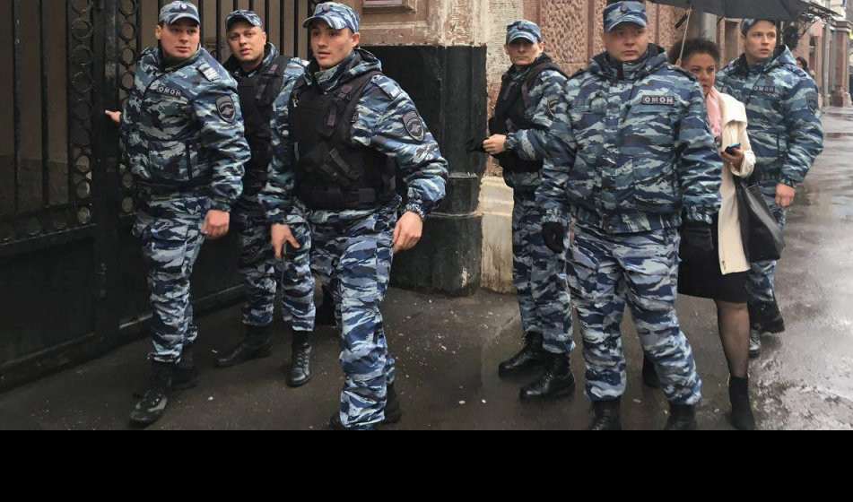 MASOVNA TUČA MIGRANATA U MOSKVI! Policija privela 49 ljudi! /VIDEO/