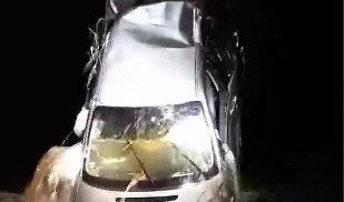 STRAVIČAN SNIMAK UDESA U ODŽACIMA! Policajac ispao iz kola i poginuo na mestu, vozilo uletelo u reku! (VIDEO)