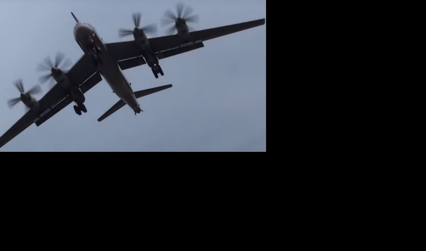 STIŽE STRATEŠKI BOMBARDER BEZ PILOTA, A TUPOLJEVI PARAJU NEBO! Ovako ruska avijacija slavi svoj dan (VIDEO)