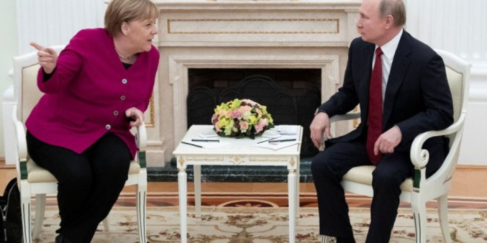 NEMAČKA PRETI NOVIM SANCIJAMA BELORUSIJI! Merkel i Putin razgovarli u stanju u zemlji posle izbora!