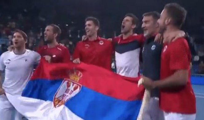 GRMELO JE U SIDNEJU! Orila se pesma, Srbi napravili ŠOU: Ja te volim, ja te volim, Srbijo! (VIDEO)