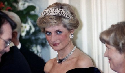 JOŠ UVEK JE POPULARNIJA OD SVIH ČLANOVA KRALJEVSKE PORODICE: Princeza Dajana bi danas postala KRALJICA!
