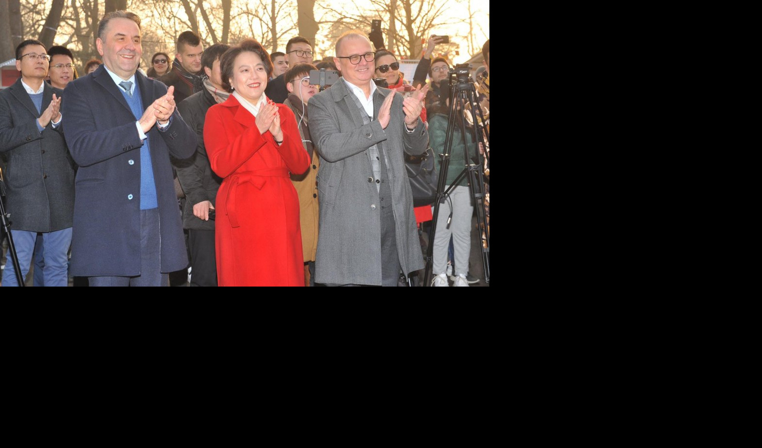 NAJVAŽNIJI PRAZNIK U KINI OBELEŽAVA SE I U BEOGRADU NIZOM MANIFESTACIJA! Svečano otvoren kineski novogodišnji vašar! (FOTO)