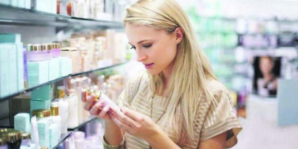 OTROVI U KREMAMA, ŠAMPONIMA I ŠMINKI: Pazite šta kupujete, kancerogeni u proizvodima za lice i telo!