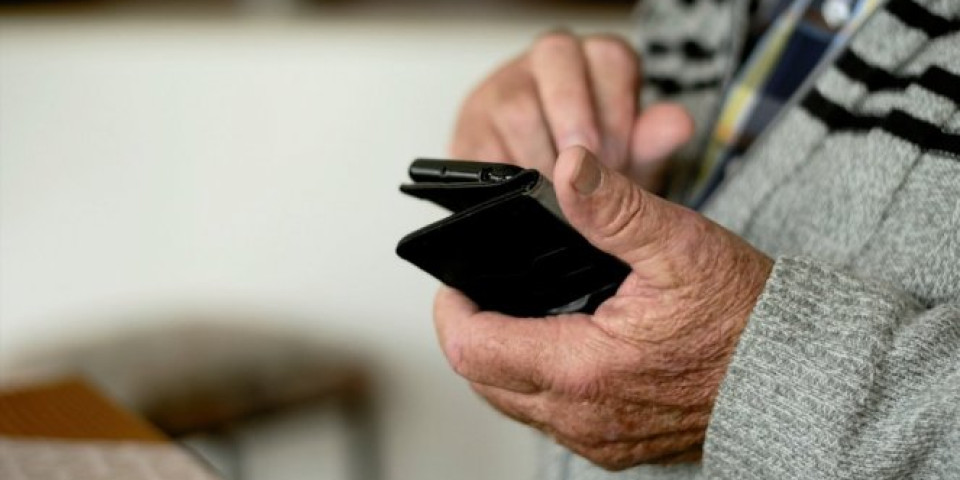 PREVARANTI VREBAJU GRAĐANE, PENZIONERI GLAVNA META: Ne šaljite podatke SMS-om!