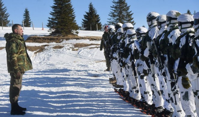 VULIN U POSETI SPECIJALNOJ BRIGADI NA KOPU: Vojska Srbije je spremna da i u teškim vremenskim uslovima odgovori na svako naređenje!