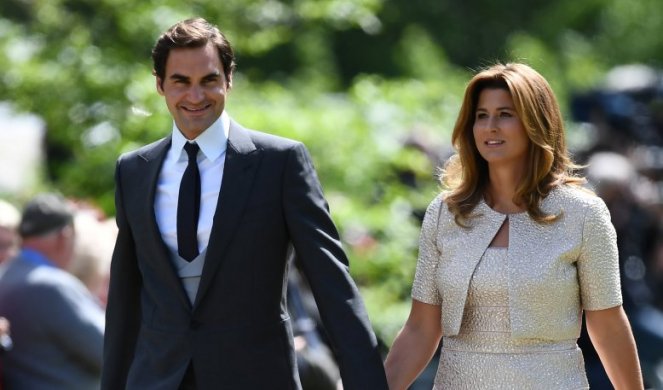 (FOTO) MIRKA NA RUCI NOSI PRAVO BOGATSTVO! Šokiraćete se "skromnošću" Federerove supruge!