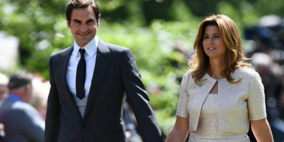 (FOTO) MIRKA NA RUCI NOSI PRAVO BOGATSTVO! Šokiraćete se "skromnošću" Federerove supruge!