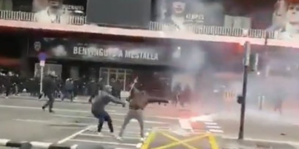 (VIDEO) NEVIĐENO DIVLJAŠTVO! Huligani se brutalno mlatili u Španiji!