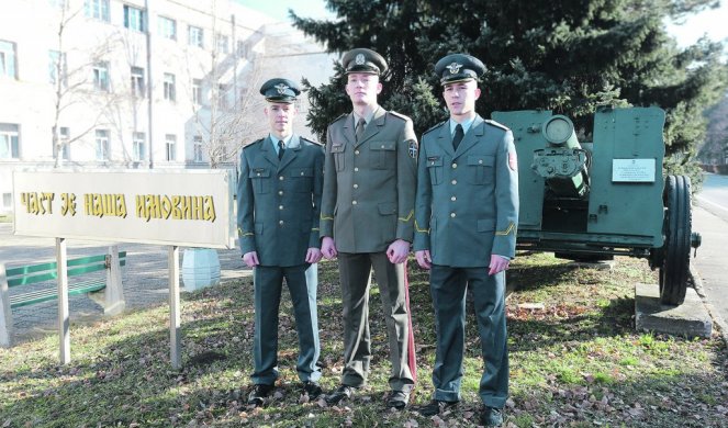 ONI SU PONOS SRBIJE! Tri rođena brata, tri srpska oficira - naša vojska ima ljude kojima može da se diči