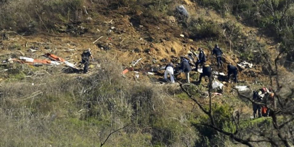 (FOTO) PRONAĐENA TRI TELA! Potraga za žrtvama posle užasne nesreće i pada helikoptera Kobija Brajanta!