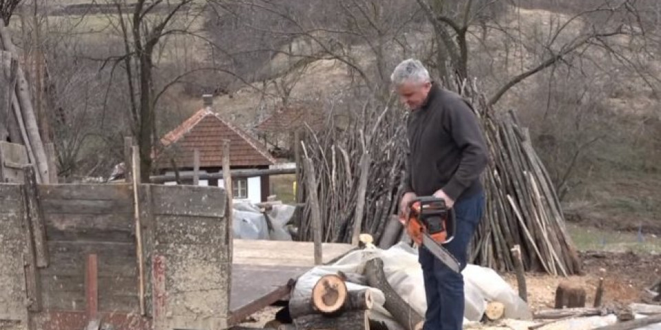 BOŽIJE ČUDO U IVANJICI! Sekao je drva za ogrev, a onda se SVETAC UKAZAO, a TESTERA PRESTALA DA RADI! (FOTO/VIDEO)