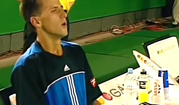 (VIDEO) OFARBANA KOSA I GOLOBRADI KLINAC! Svet tenisa se setio Noletovog debija: Pre meča je bio na ivici batina!