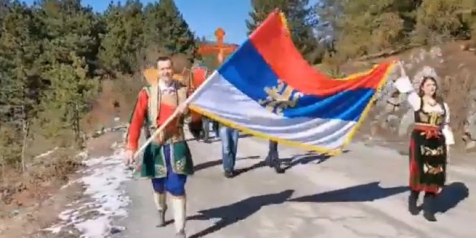(FOTO/VIDEO) UZ BLAGOSLOV SVETOG VASILIJA! Počele litije širom Crne Gore! Nekoliko hiljada ljudi u molitvenom hodu od Ostroga do Nikšića, na nogama Pljevlja, Bijelo Polje, Šavnik...