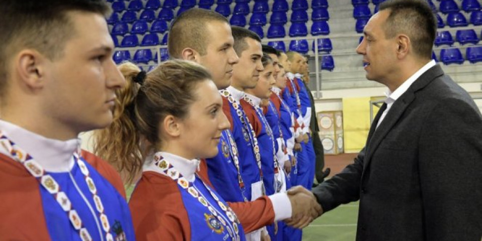 VULIN SA KADETIMA VA KOJI SU OSVOJILI MEDALJE U MOSKVI:  Vojne škole omogućavaju vrhunske sportske rezultate (FOTO)